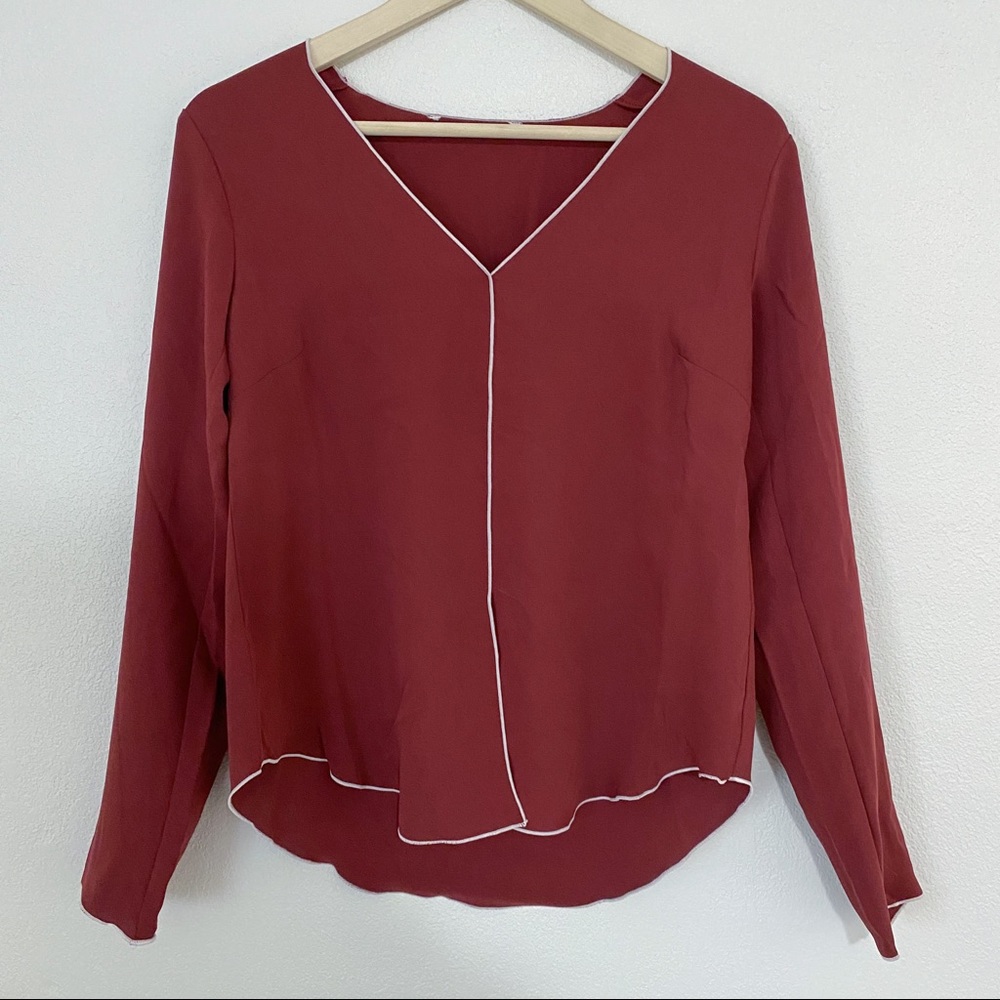 Rust white lined v-neck blouse top